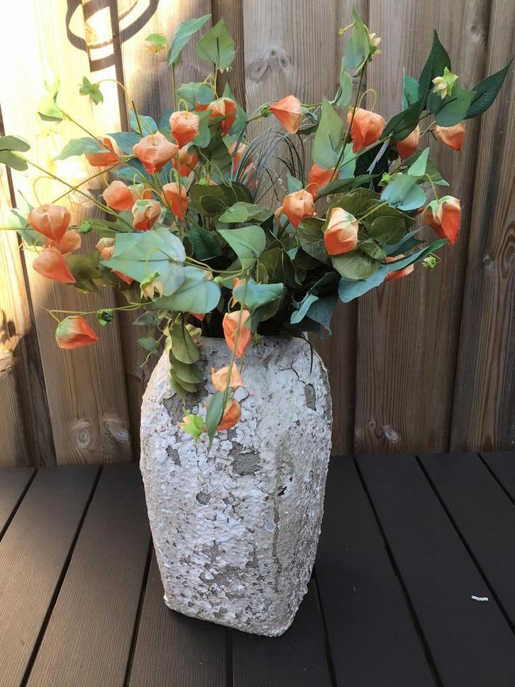 Brocante vaas/pot met boeket “kunst” bloemen., Antiek en Kunst, Curiosa en Brocante, Ophalen