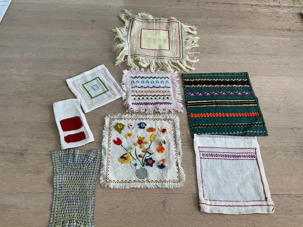 8 ouderwetse handwerkjes, smocklapje,maaslapje, borduurlapje, Ophalen of Verzenden