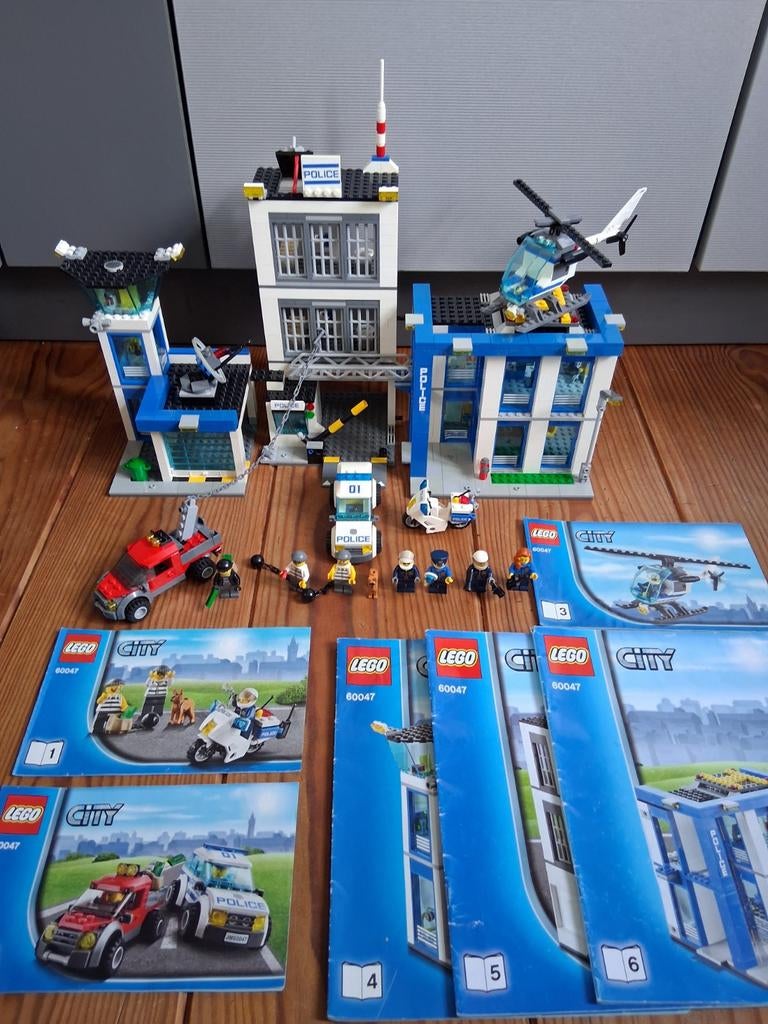 Lego city Politiebureau 60047 grote complete set met boekjes, Ophalen of Verzenden, Zo goed als nieuw
