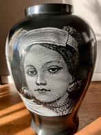 Vaas in  stijl Fornasetti, Ophalen