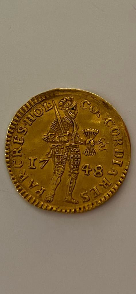Gouden zeldzame dukaat geslagen in het jaar 1748, Postzegels en Munten, Ophalen of Verzenden, Vóór koninkrijk, Overige waardes