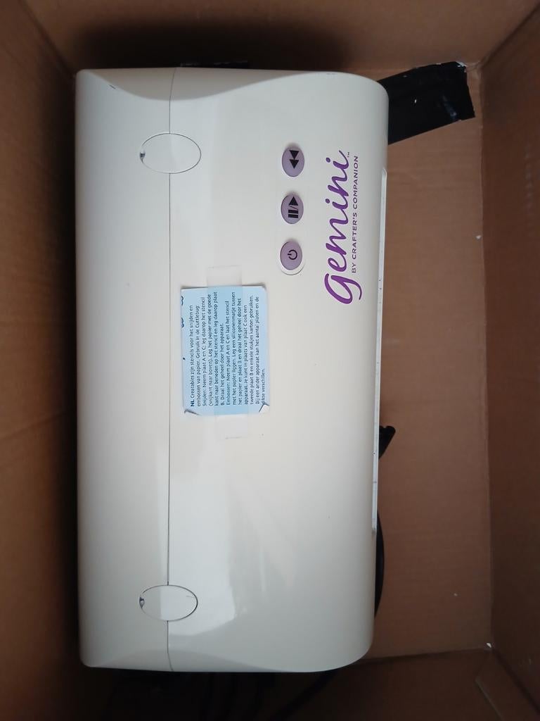 Gemini snij/embosmachine met platen en mallen, Gebruikt, Overige thema's, Ophalen of Verzenden, Kunststof