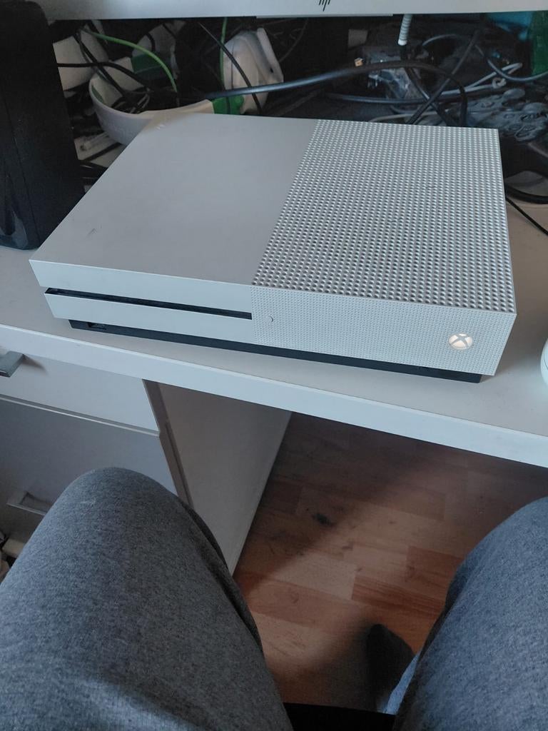 Xbox One S - Wit, Goede Staat 1TB, Spelcomputers en Games, Spelcomputers | Xbox One, Gebruikt, Xbox One S, 500 GB, Met 1 controller