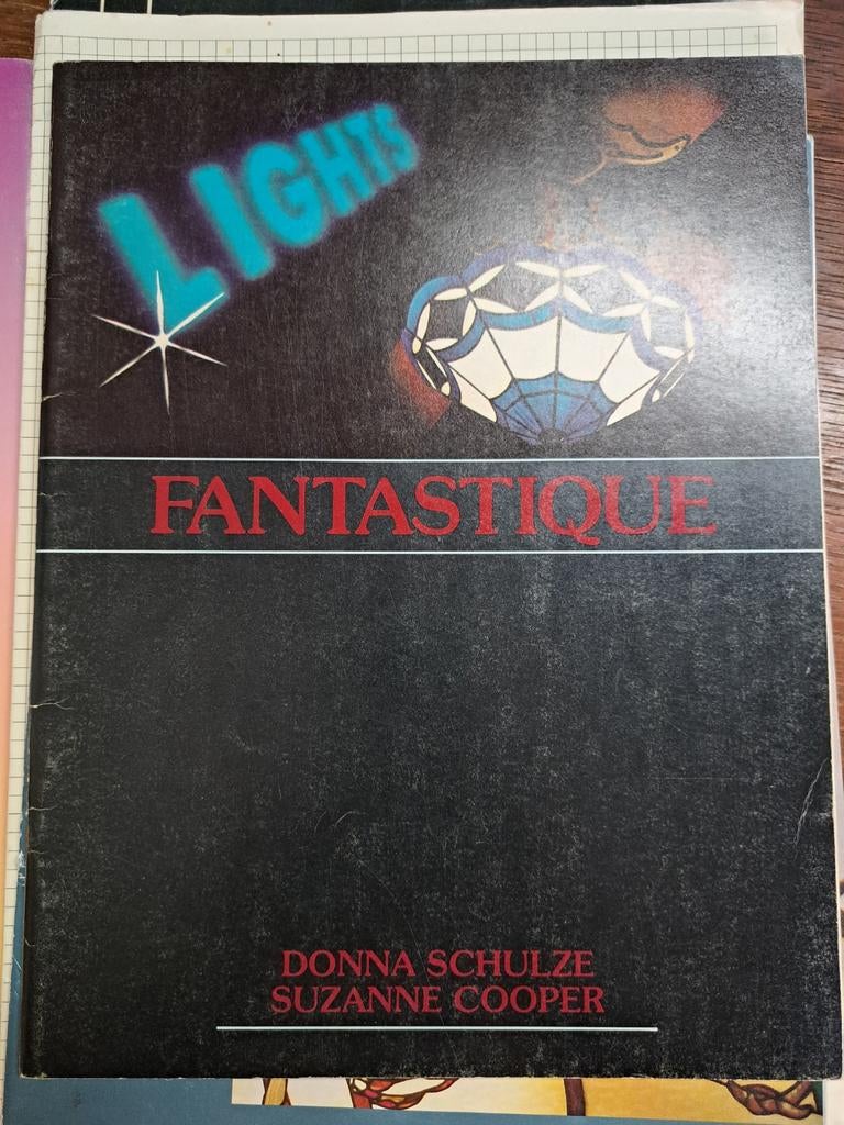 Boek: Tiffany Lampen Patronen - Fantastique Lights, Ophalen of Verzenden, Gelezen, Donna Schulze, Suzanne Cooper