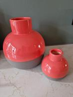 Set van 2 vazen, Koraal roze  en grijs, Ophalen of Verzenden, Overige kleuren, Aardewerk of Porselein, Minder dan 50 cm