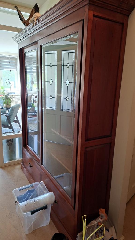 Mooie boekenkast met glazen schuifdeuren en lades, Huis en Inrichting, Kasten | Boekenkasten, Ophalen, Gebruikt, 150 tot 200 cm