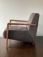 Leren fauteuil met houten armleuningen, Huis en Inrichting, Fauteuils, Ophalen, Minder dan 75 cm, Leer, Zo goed als nieuw