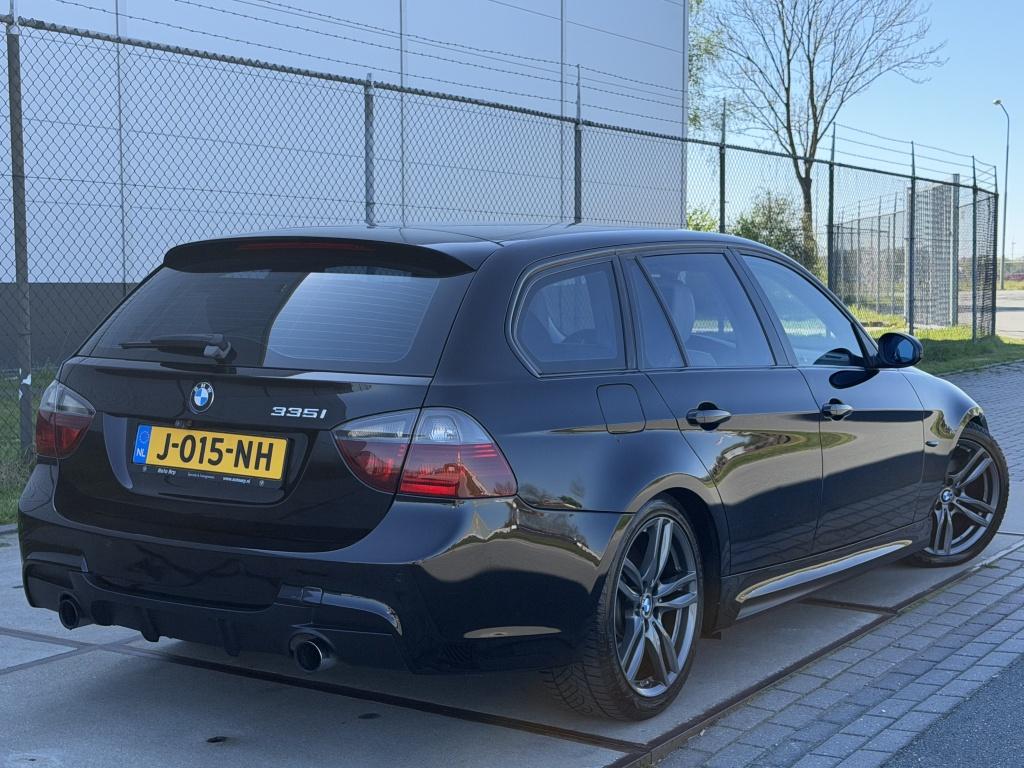 BMW 3 Serie Touring 335i 350PK+ M-Sport / Alcantara / M-Edit, Auto's, BMW, Automaat, Gebruikt, Zwart, 93 €/maand