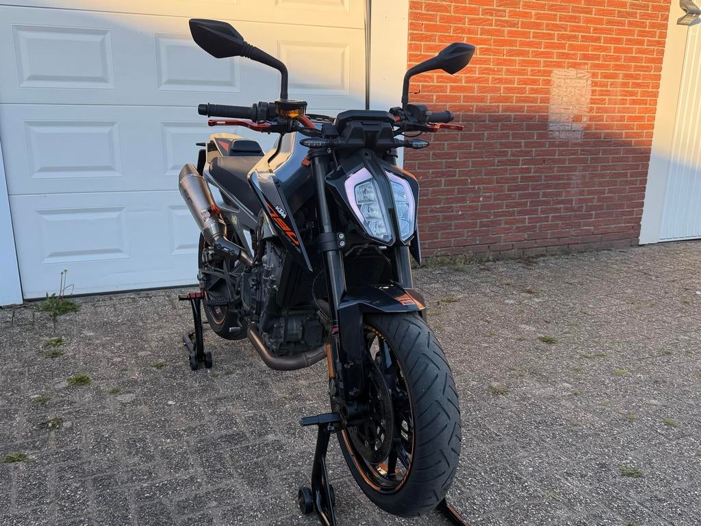 KTM 790 Duke - Dealer onderhouden, SC Project, Quick shifter, Handvatverwarming, 2 cilinders, Occasion, Motorrijbewijs A