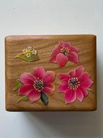 Houten kistje met bloemen, Ophalen of Verzenden, Gebruikt, Overige houtsoorten, Minder dan 50 cm