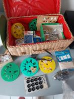 Retro rieten naaimand met allerlei naai spulletjes, Hobby en Vrije tijd, Naaien en Fournituren, Ophalen of Verzenden