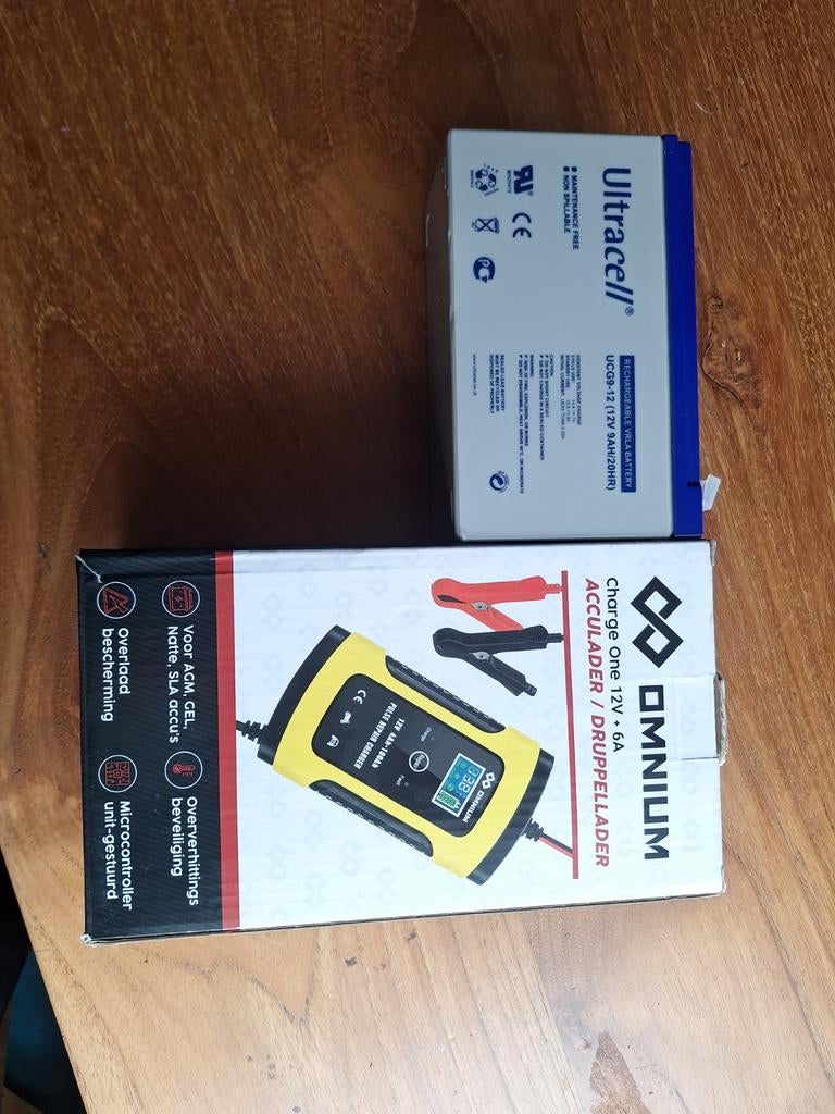 Nieuwe druppellader 12V 6A en Accu 12 volt 9AH, Ophalen of Verzenden