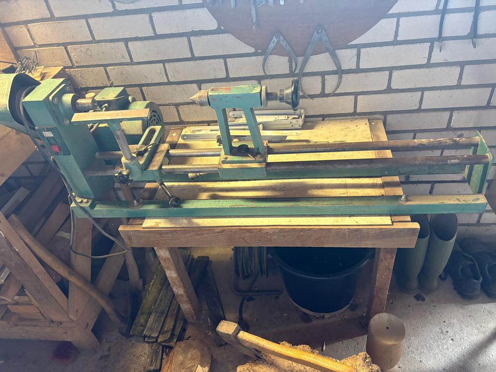 Huvema houtdraaibank met houten beitels, Ophalen, Gebruikt, Houtdraaibank, 500 tot 1000 mm