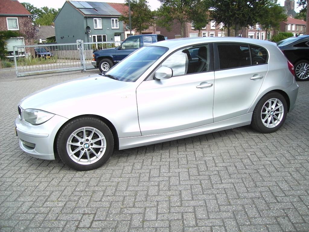 BMW 1-Serie 2.0 116I 5DR 2010 Grijs, Auto's, BMW, 1-Serie, Euro 5, 1995 cc, 4 cilinders