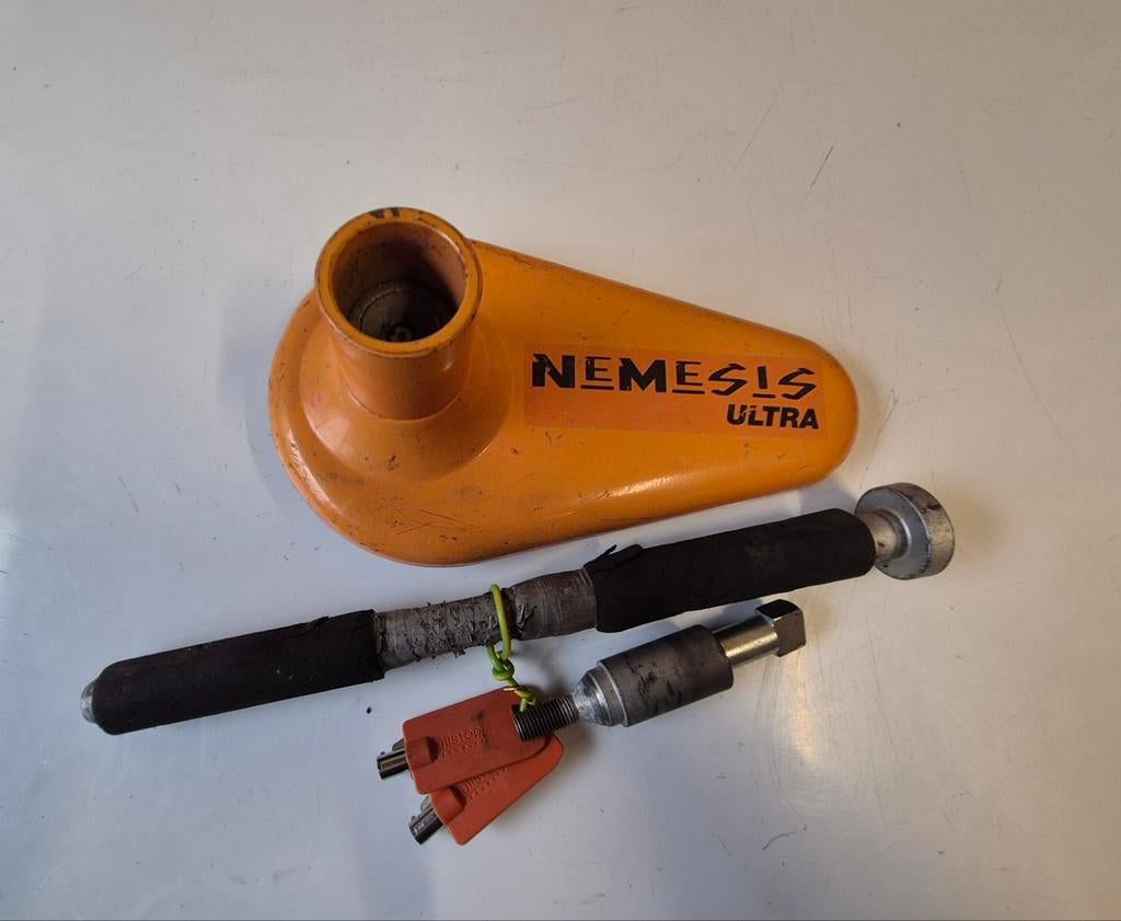 Wielklem Nemesis SCM gekeurd, Ophalen of Verzenden, Gebruikt