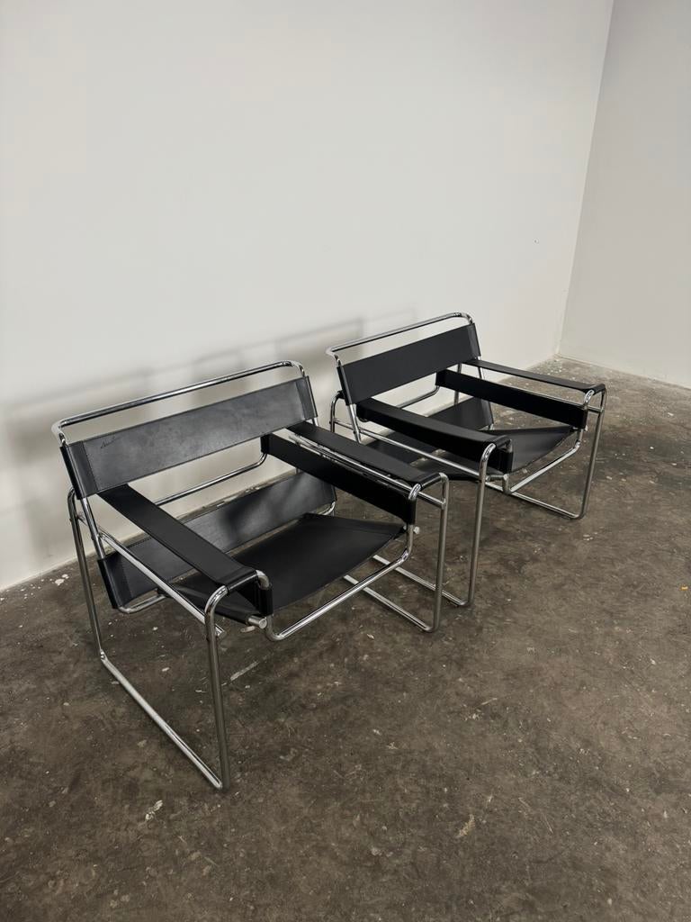 Wassily chairs van Marcel Breuer voor Gavina, Ophalen