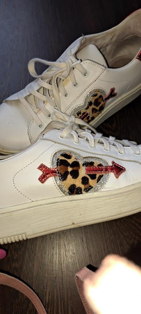 Sneaker POELMAN wit met hartje tijger hart, Kleding | Dames, Schoenen, Ophalen of Verzenden, Zo goed als nieuw, Wit, Sneakers of Gympen