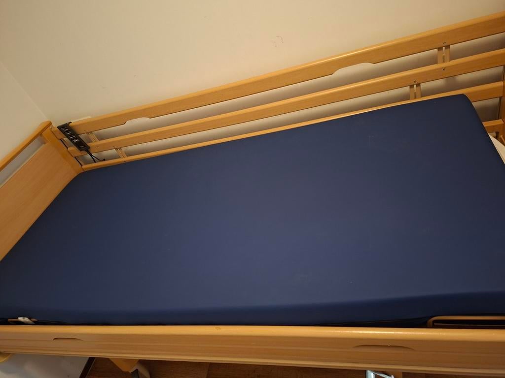 Elektrisch hoog/laag bed met nieuw zorgmatras, Huis en Inrichting, Verstelbaar, 90 cm, Eenpersoons, Ophalen of Verzenden