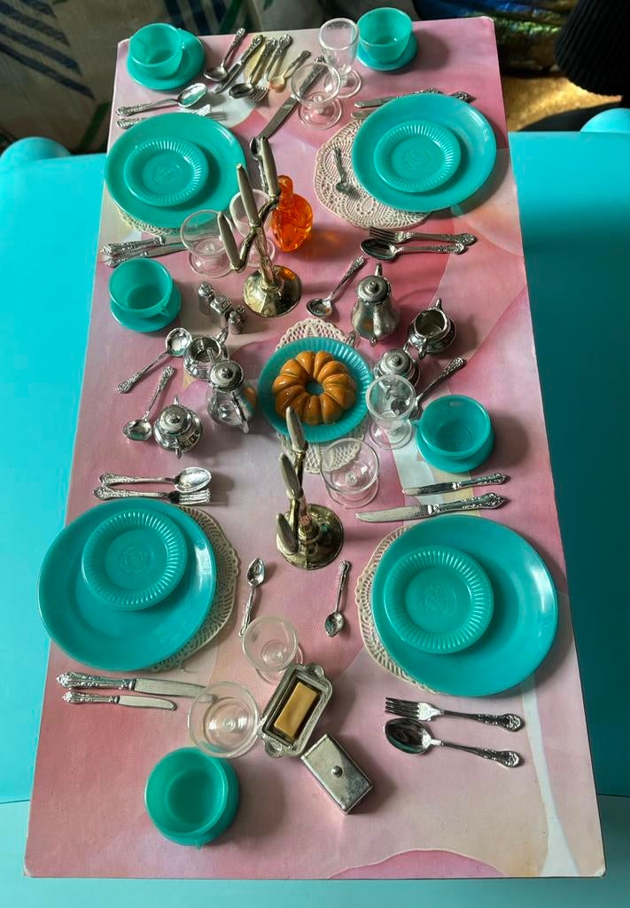 Barbie tafel met serviesje en bestek van MARX jaren 60, Ophalen of Verzenden, Gebruikt