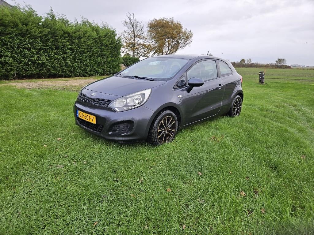 Kia Rio 2012 Grijs, Auto's, Kia, Voorwielaandrijving, 40 €/maand, 4 cilinders, Handgeschakeld
