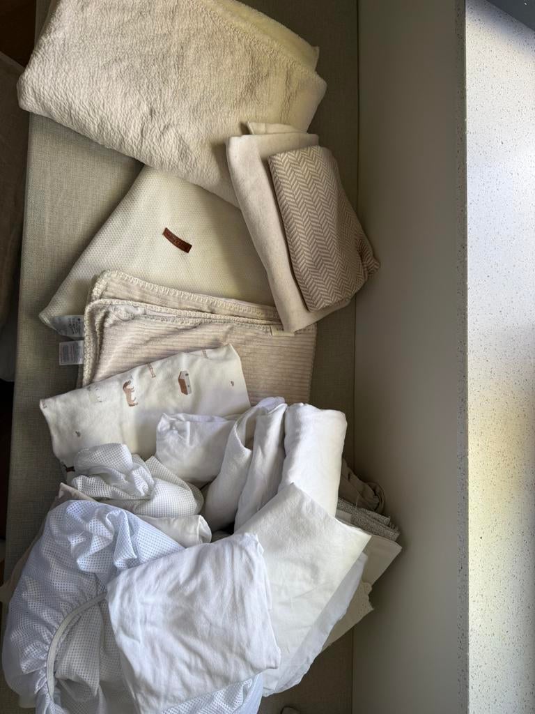 Bundel wiegdekentjes/lakens en matrashoeslakens, Ophalen of Verzenden, Zo goed als nieuw, Wieg