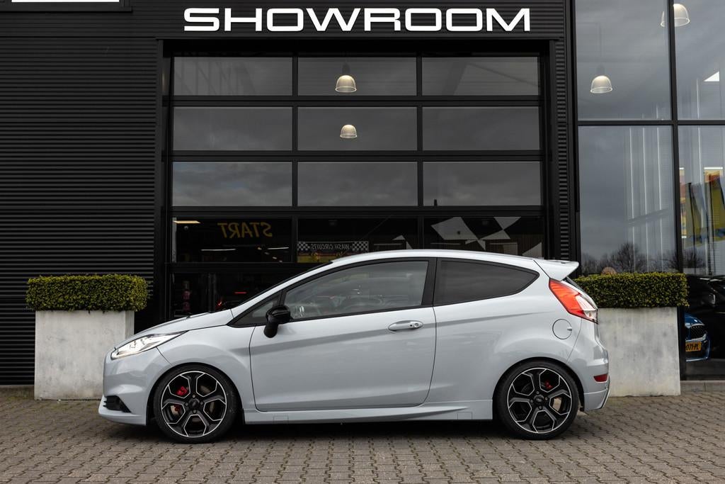 Ford Fiesta 1.6 ST200, 200 PK, Milltek, Cruise, Syle-Pakket,, Auto's, Voorwielaandrijving, 1596 cc, Gebruikt, Zwart