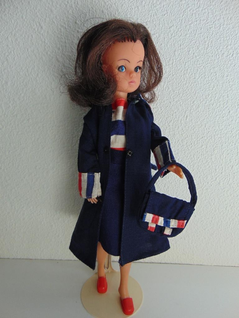 Sindy vintage Barbie pop met outfit Mix Match & Rainy Days, Verzamelen, Poppen, Ophalen of Verzenden, Gebruikt, Pop