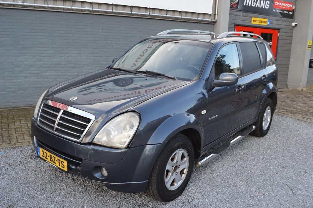 SsangYong Rexton RX 270 Xdi 4x4 Airco Grijs Kenteken Trekhaa, Auto's, Bestelauto's, Gebruikt, 2696 cc, Origineel Nederlands, Bedrijf