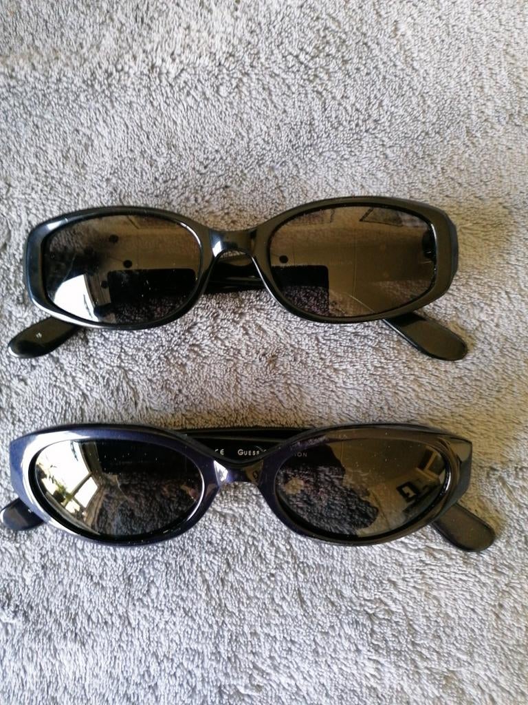 2 vintage Guess zonnebrillen dames 2 stuks 40.00, Ophalen, Zwart, Overige merken