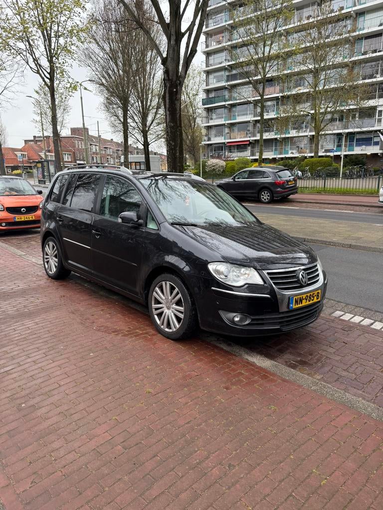 Volkswagen Touran 1.4 TSI Automaat 7-persoons CarPlay, Auto's, Volkswagen, Zwart, 7 stoelen, Zwart, Leder
