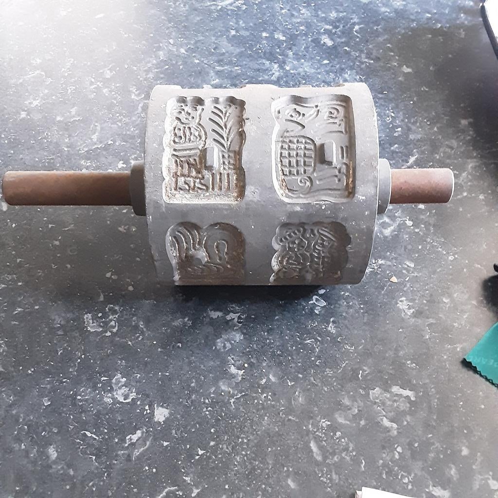Oude ijzeren speculaasroller, Ophalen