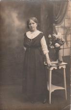 fotokaart    -   dame, Verzenden, Voor 1940, Zo goed als nieuw, Klederdracht