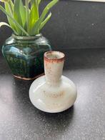 Mooi puntgaaf klein Mobach vaasje wit bruin aardewerk Utrech, Ophalen of Verzenden