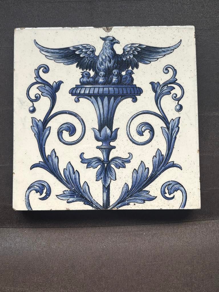 Antieke Delfts Blauwe Tegel met Adelaar en Jonge Vogels, Ophalen