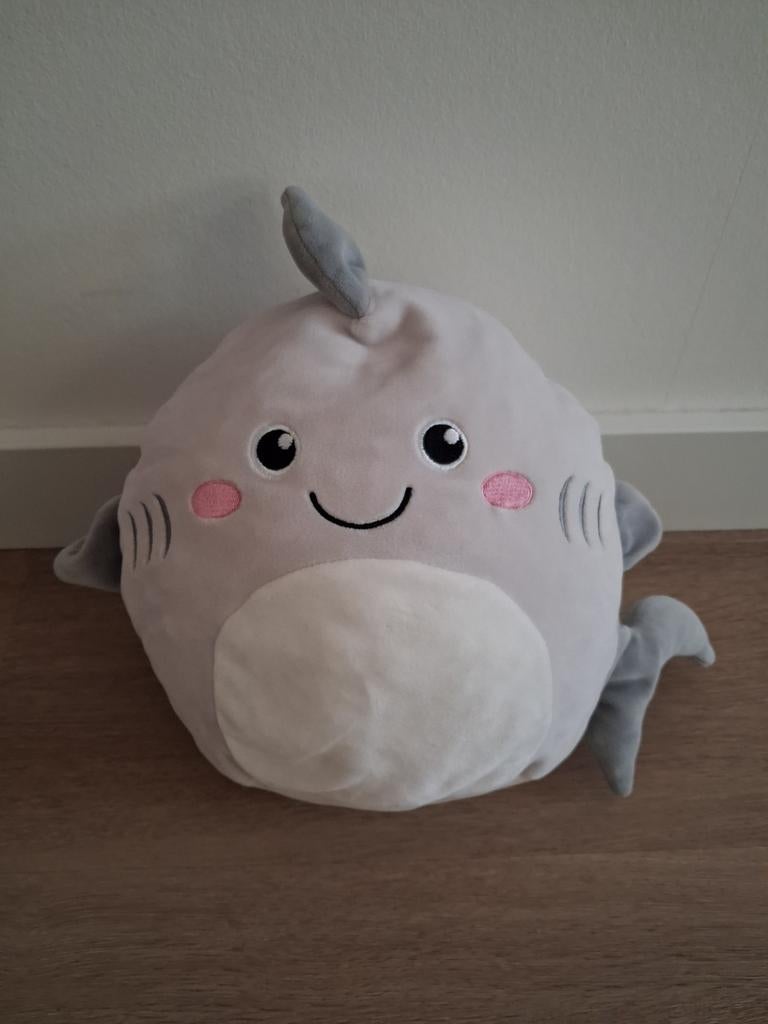 Knuffel Hema squishmallow haai 27 cm L541, Kinderen en Baby's, Speelgoed | Knuffels en Pluche, Ophalen of Verzenden, Zo goed als nieuw