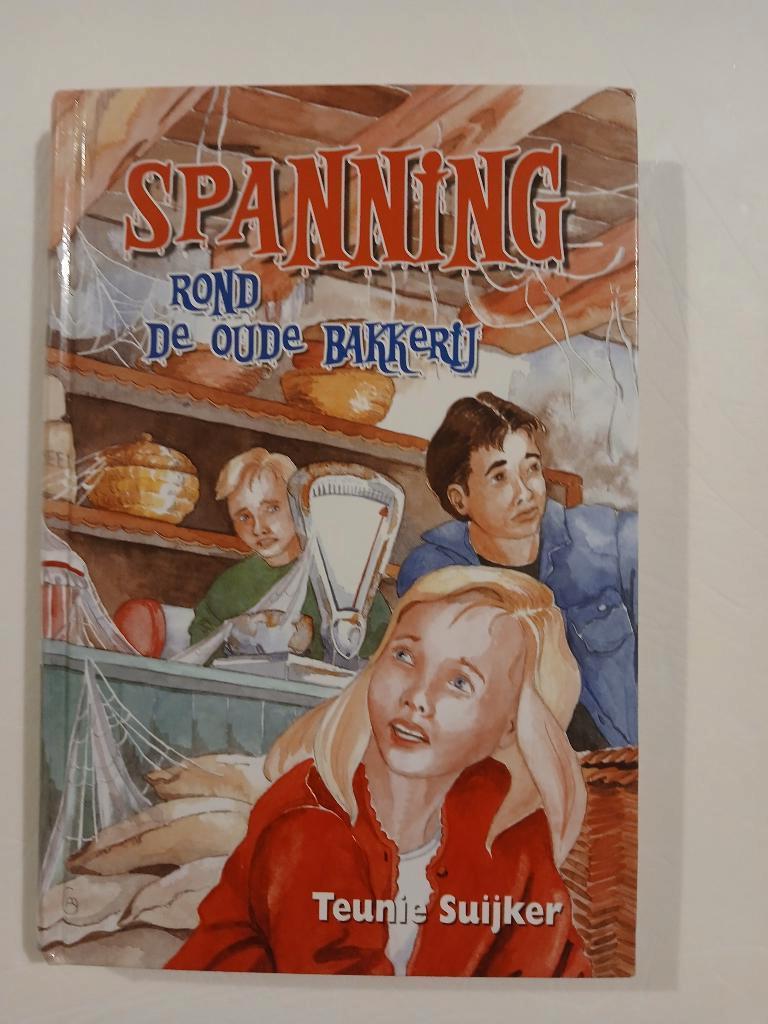 Teunie Suijker - Spanning rond de oude bakkerij - Hardcover, Ophalen of Verzenden, Zo goed als nieuw, Teunie Suijker