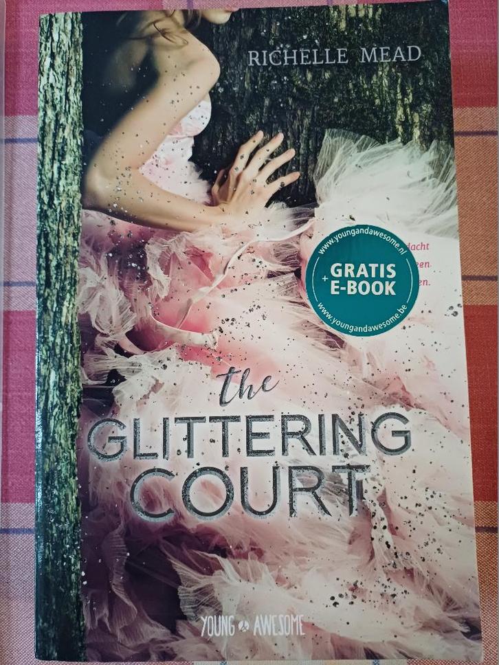 Richelle mead the glittering court. Nederlands., Boeken, Fantasy, Gelezen, Ophalen