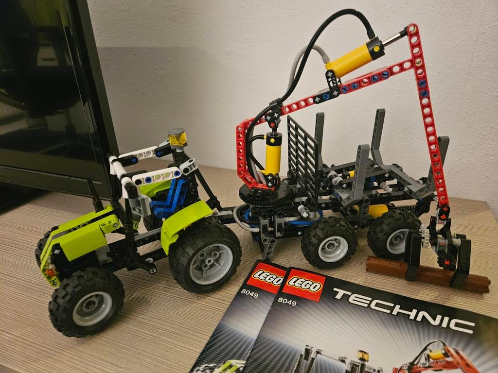 Lego technic 8049 tractor met boomstamgrijper, Ophalen of Verzenden, Zo goed als nieuw