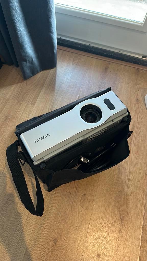 Beamer hitachi cp-x305, Audio, Tv en Foto, Beamers, Zo goed als nieuw, Ophalen