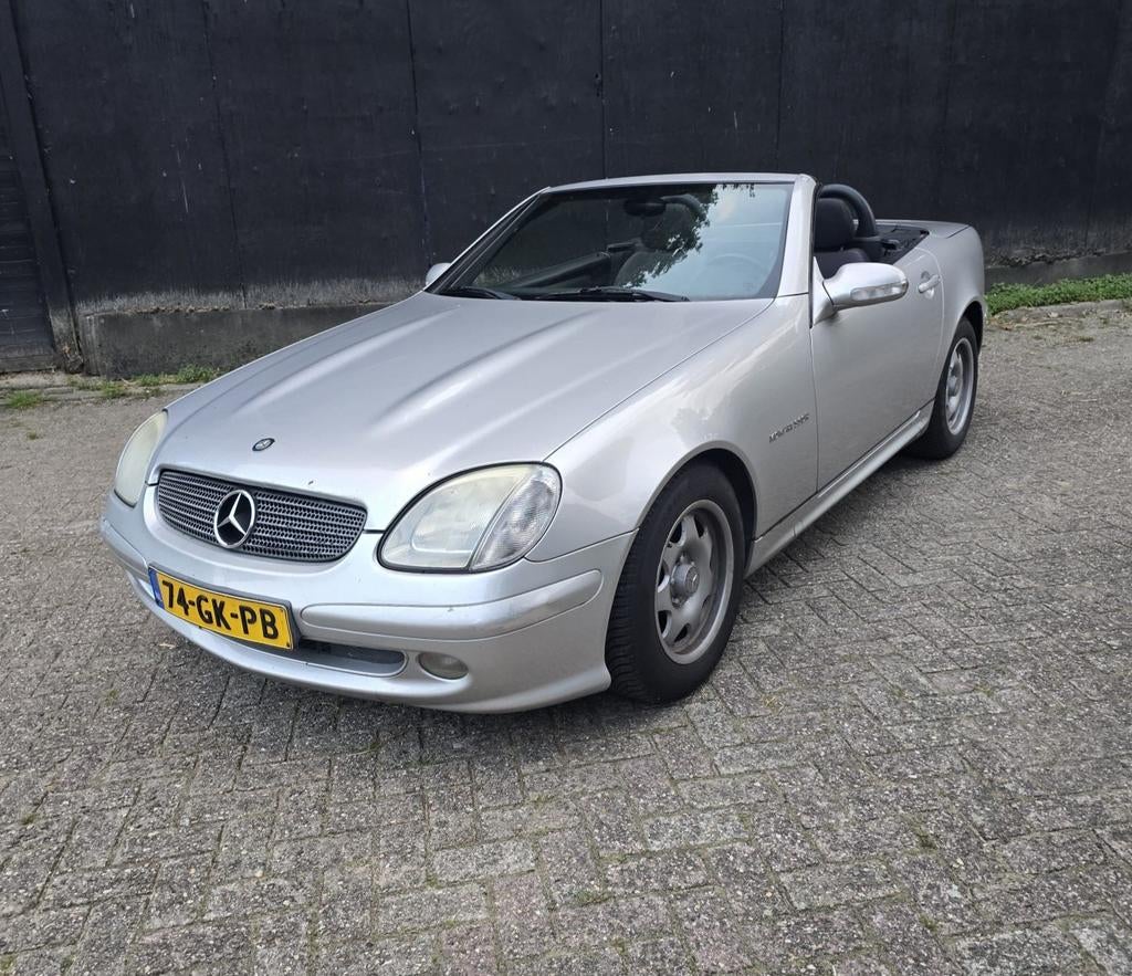 Mercedes-Benz SLK 2.0 Slk200 Kompr Roadster AUT 2000 Grijs, Auto's, Mercedes-Benz, Automaat, 1998 cc, Achterwielaandrijving, 4 cilinders