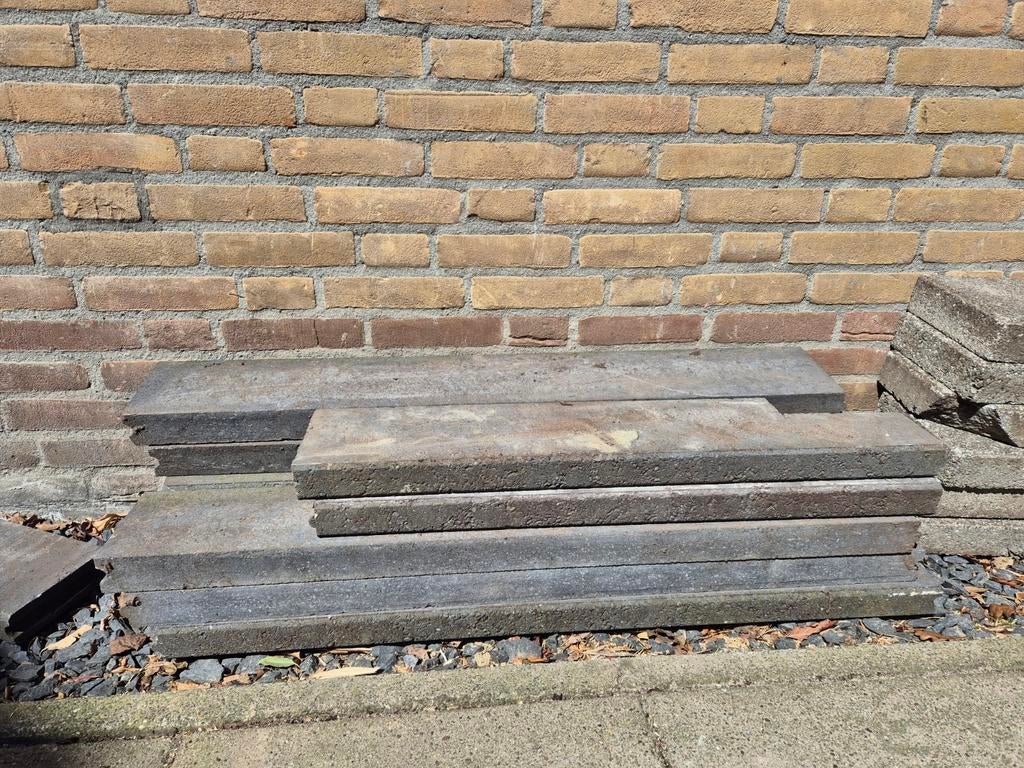 Gratis Betonnen banden voor afwerking stoep - 10 stuks, Ophalen, Gebruikt, Overige typen, Minder dan 5 m²