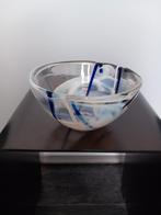 Kosta Boda glazen schaal met blauw en wit patroon, Ophalen of Verzenden