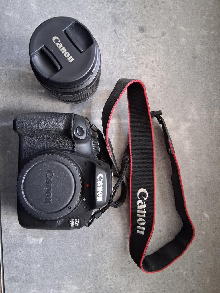 Canon EOS 4000D met EFS 18-55mm lens, accu, lader en tas, Gebruikt, Spiegelreflex, Canon, Ophalen of Verzenden