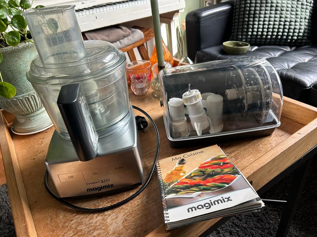 Magimix Compact 3200 Foodprocessor (zilverkleurig), Ophalen, Gebruikt, 2 tot 3 liter, Vaatwasserbestendig