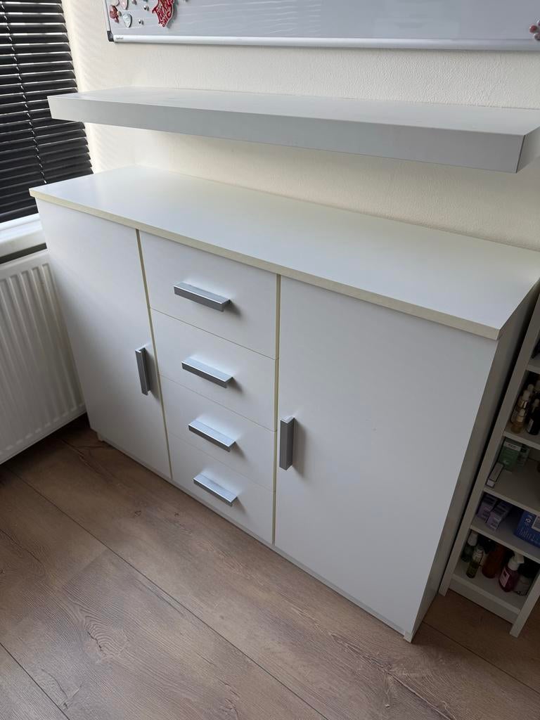Wit dressoir, Huis en Inrichting, Kasten | Dressoirs, Zo goed als nieuw, 100 tot 150 cm, 25 tot 50 cm, Met lade(s), Overige materialen