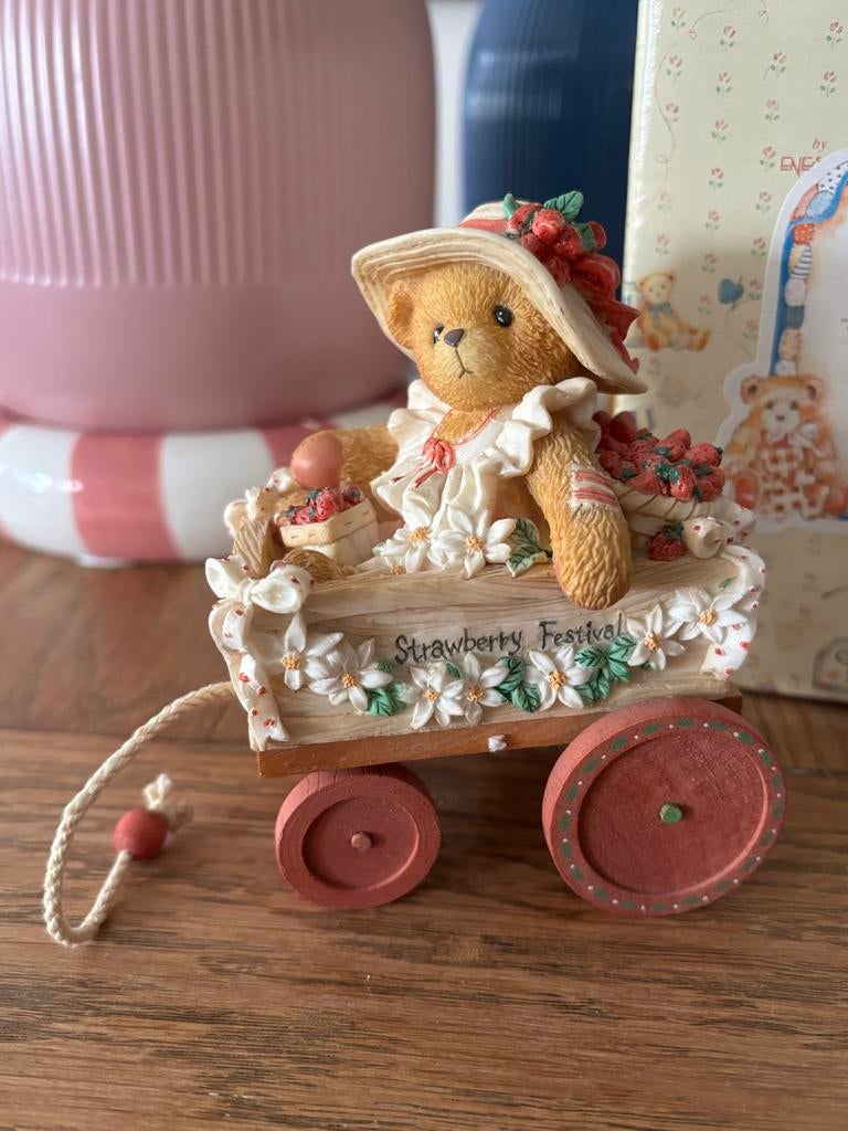 Cherished Teddies Diane Strawberry Festival, Verzenden, Zo goed als nieuw, Beeldje, Cherished Teddies