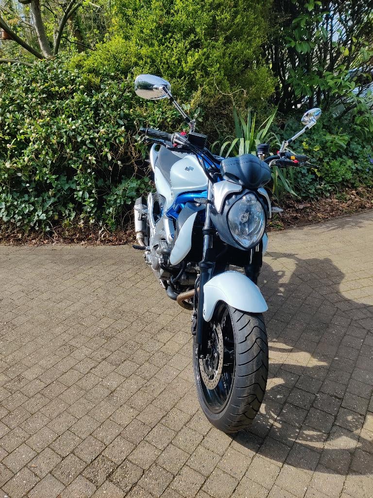 Suzuki Gladius 650, 2 cilinders, Sportuitlaat, Motorrijbewijs A, Gebruikt