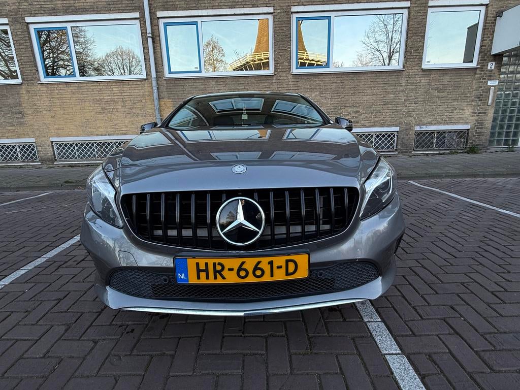 Mercedes-Benz A-Klasse 2016 Grijs 180PK, Voorwielaandrijving, 4 cilinders, Handgeschakeld, 19 km/l