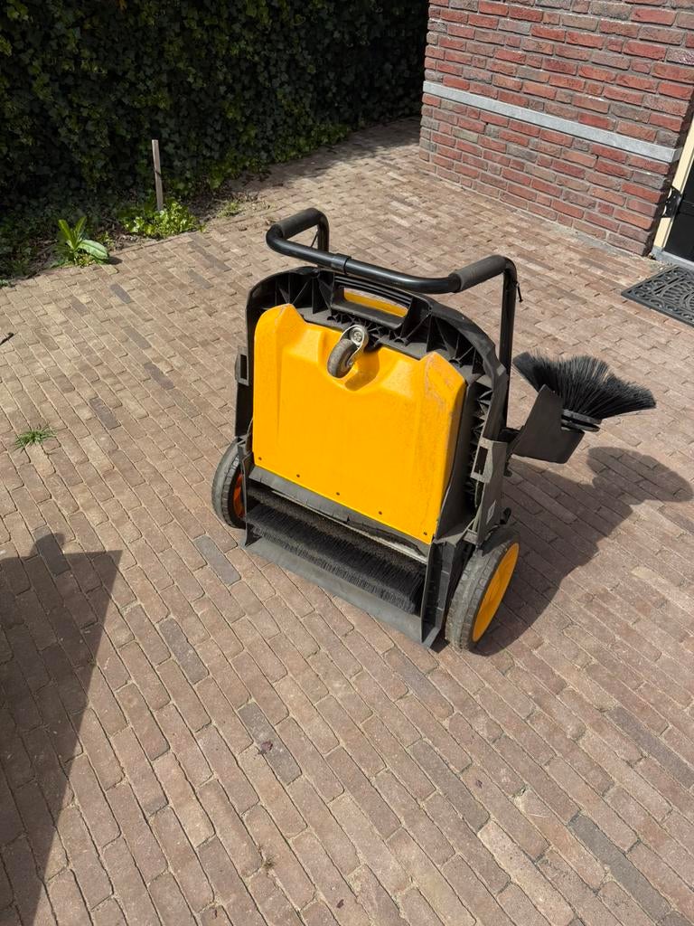 Veegmachine Nevac, Tuin en Terras, Ophalen, Gebruikt