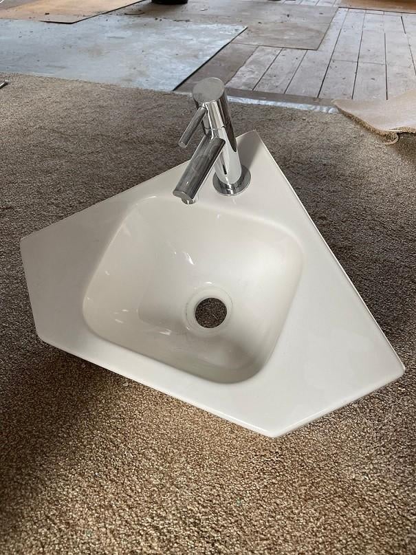 Hoekwastafel / hoekfontein met kraan, Ophalen, Zo goed als nieuw, Rvs, Wastafel